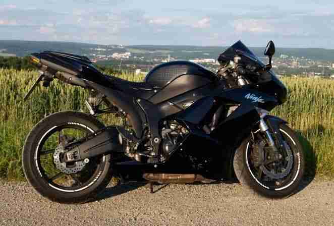 KAWASAKI NINJA ZX6R NEU LACKIERT BLACK BEAUTY TOP!!