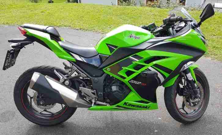 Ninja 300 ABS SE (Lime Green Ebony)