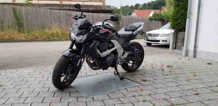 KAWASAKI Z750 ABS, Schwarz, 43900 km EZ 2009
