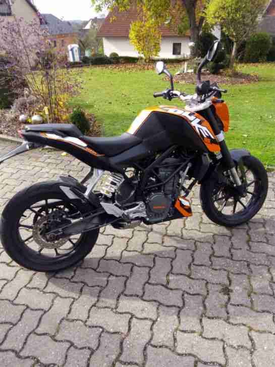 KTM 125 Duke mit Zubehör zum Komplettpreis