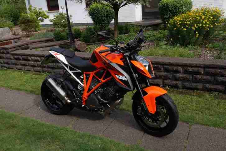 KTM 1290 Super Duke R - erst 390 Km gelaufen EZ: 06.2015 - Garantie - Akrapovic