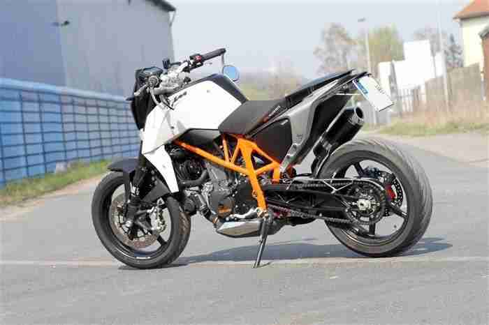 KTM DUKE 690 ABS 03/2012 Umbau Einzelstück Zubehör 2. Lacksatz, Rizoma etc.
