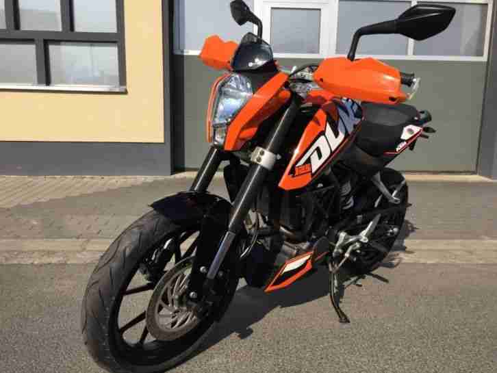 KTM Duke 125 Bj. 05/2012 1. Hand, 18300 KM, Akrapovic-Auspuff-Top Zustand