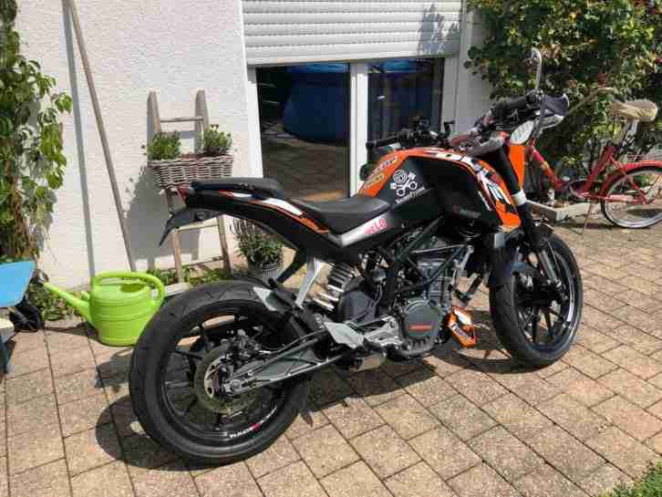 KTM Duke 125, TÜV + Service + Reifen neu, gepflegt