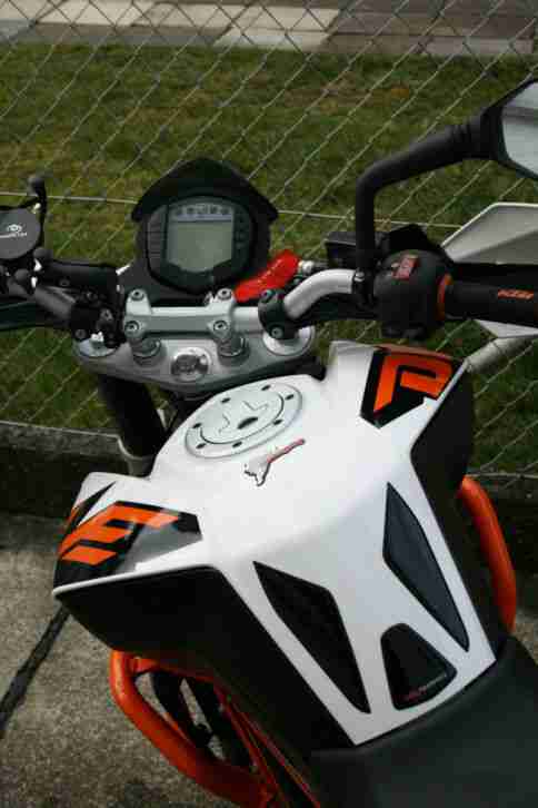 KTM Duke 125, mit vielen Extras