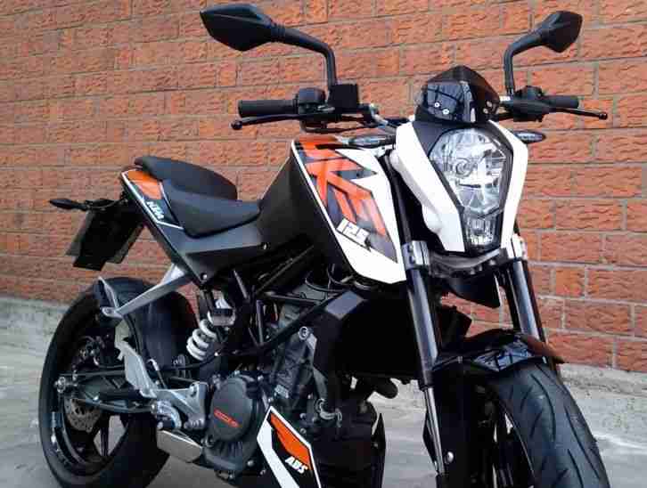 KTM Duke 125 - top Zustand - Garantie bis Mai.18 - Preis VB