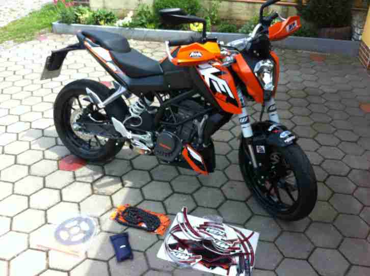  KTM Duke 125ccm!!!!!! 15PS Top gepflegt / Wenig fahrleistung