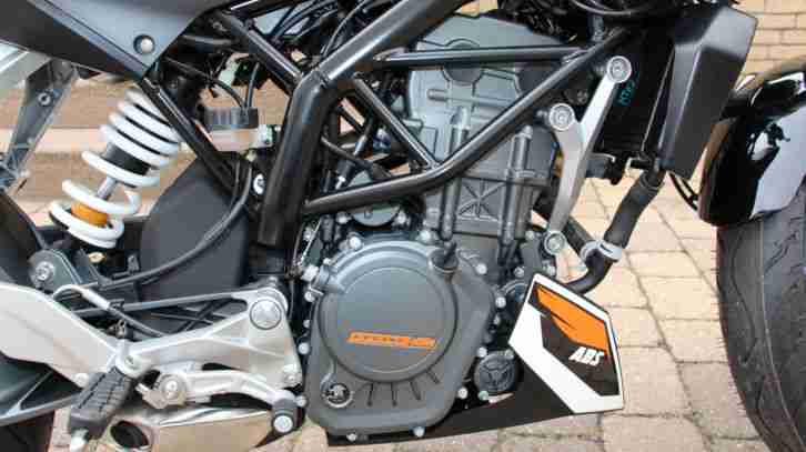 KTM Duke 200 ABS - Neu(wertig) - Garantie bis 03/2018 - 119 km gelaufen