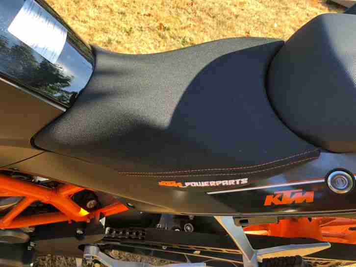KTM Duke 390, wie neu, erst 800 KM