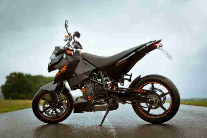 KTM Duke 690 3 mit vielen Powerparts, Kastl etc. Ansehen