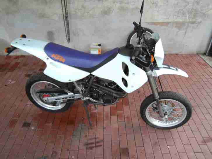 ER 600 LC 4 PD Motorrad