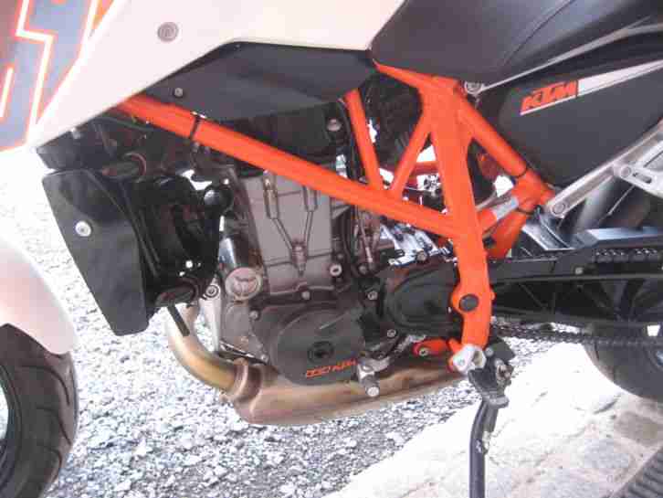 KTM LC4 690 Duke ABS Modell 2014 nur 2200km hat noch Werksgarantie