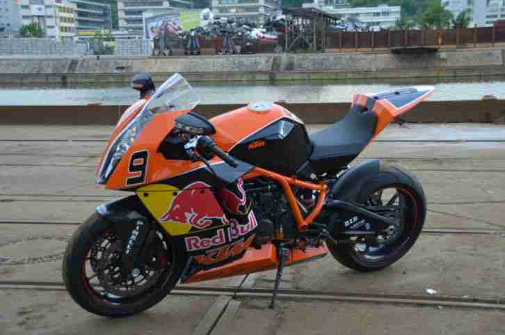 RC 8 R Red Bull Limited Edition ORIGINAL
