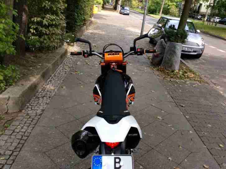 KTM SMC 690 R Supermoto Bj. 2014 1. HAND Berlin Motorrad