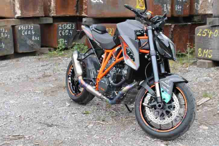 KTM SUPERDUKE 1290 SCHWARZ ACRAPOVIC-KOMPLETTANLAGE