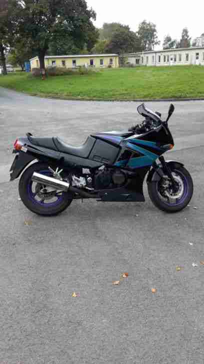 Kawasaki GPX 600 R, TÜV 01/2016, BJ. 07/1995, 49881 Km. schwarz