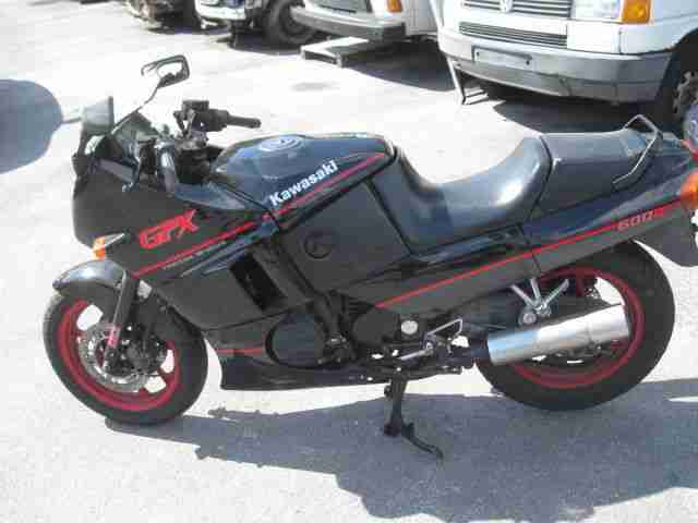 Kawasaki GPX 600 R aus Baujahr 03 - 1989 mit Papieren und Schlüssel aus 1 HAND