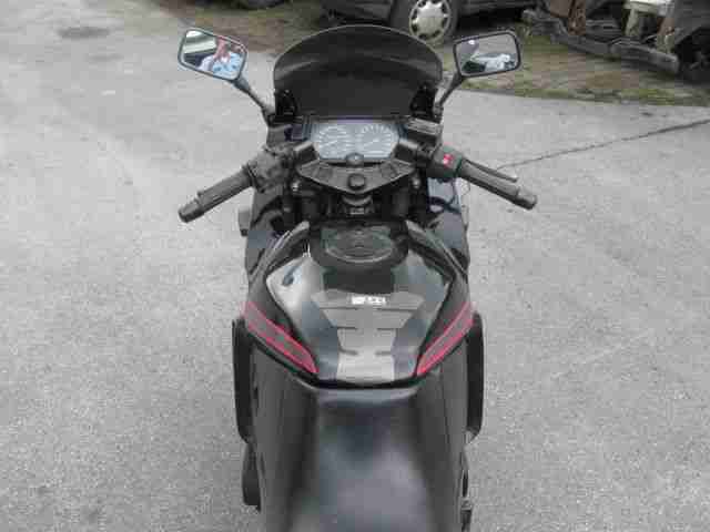 Kawasaki GPX 600 R steht seit 2009 aber Motor läuft mit Papiere + Schlüssel