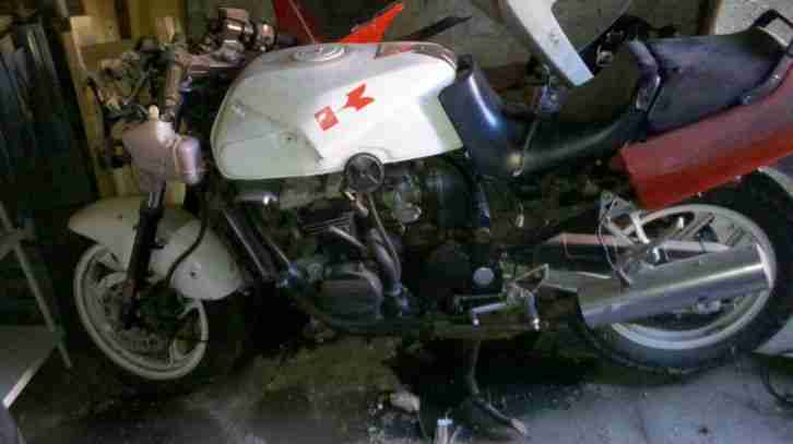 Kawasaki GPX 600 R zum Schlachten, teilzerlegt.