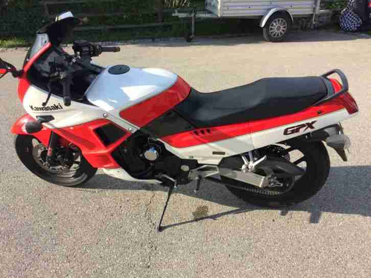 Kawasaki GPX 750 R