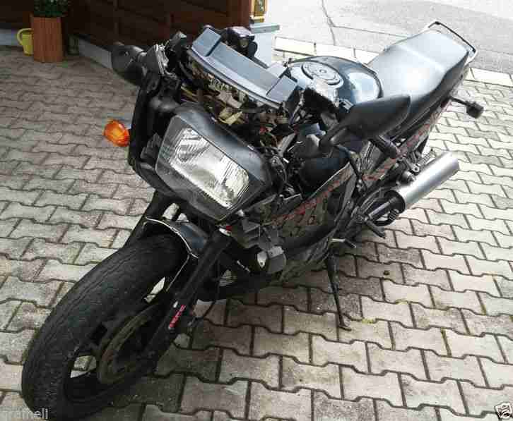 Kawasaki GPX 750 R TWIN CAM 16-VALVE, " UNFALLBESCHÄDIGT"