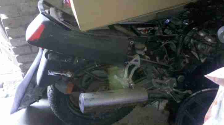 Kawasaki GPX 750 R zum Schlachten, teilzerlegt.