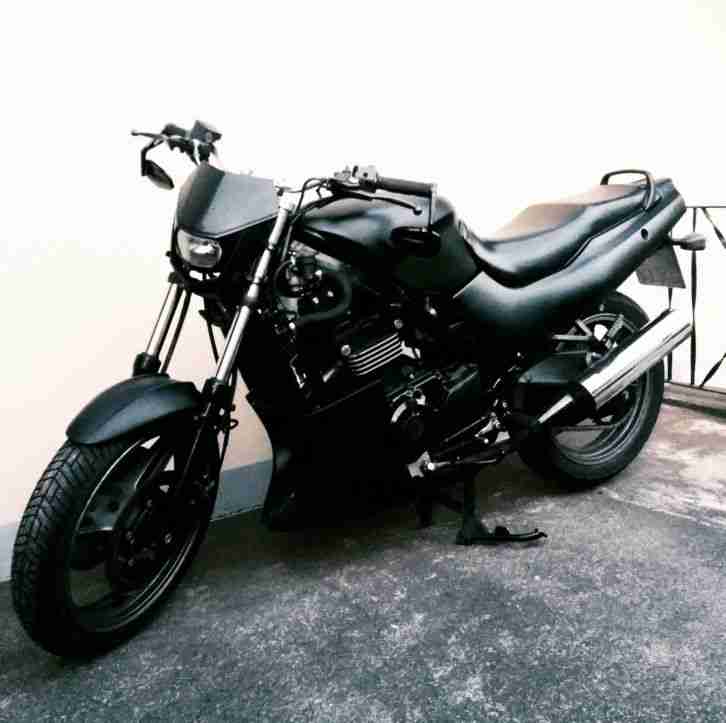 Kawasaki GPZ 500 S Naked Umbau