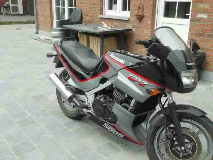 Kawasaki GPZ 500,jahr 1993,mit nur 15000km,sehr gut motorad,farht wie neue.