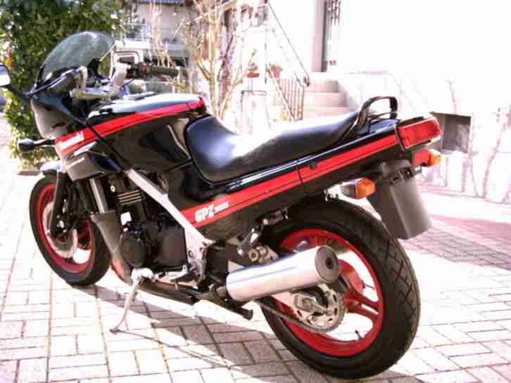 Kawasaki GPZ 500s