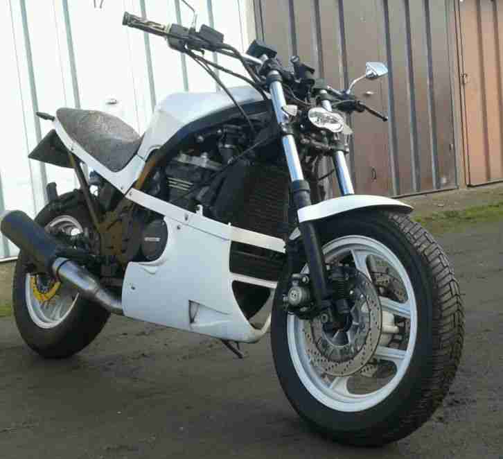 GPZ 600 R Nakedbikeumbau weiß