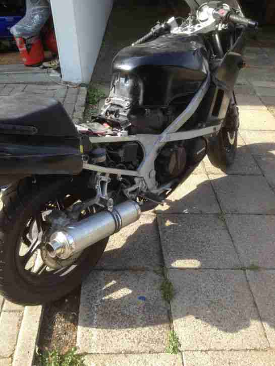 Kawasaki GPZ 600 R zum Schlachten / Aufbauen