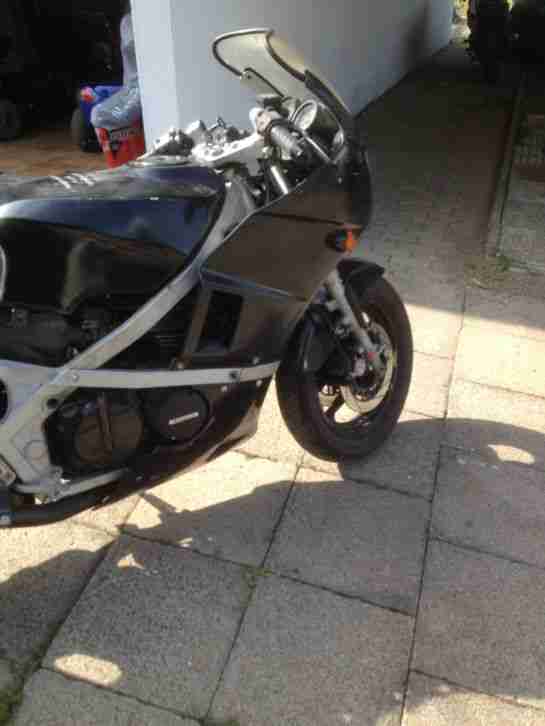 Kawasaki GPZ 600 R zum Schlachten / Aufbauen