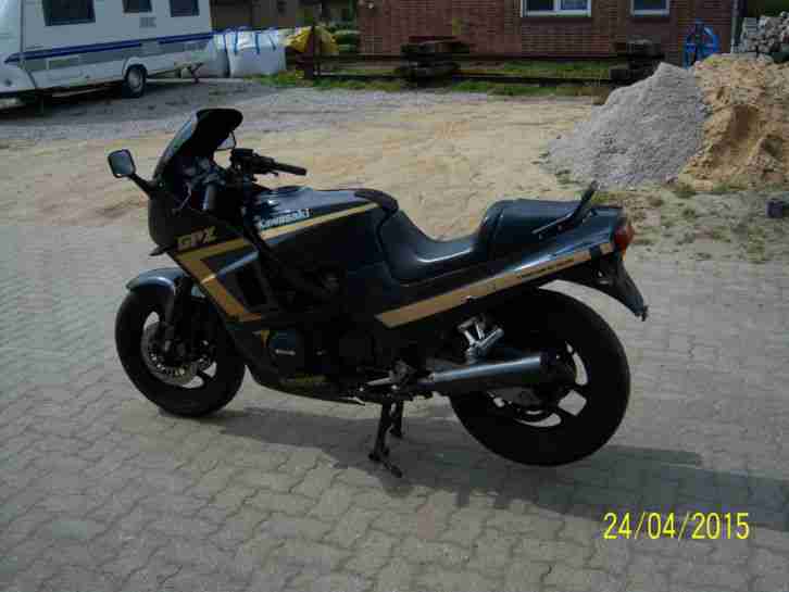Kawasaki GPZ 600R Bj 3/90 53971 Km in schwarz gold