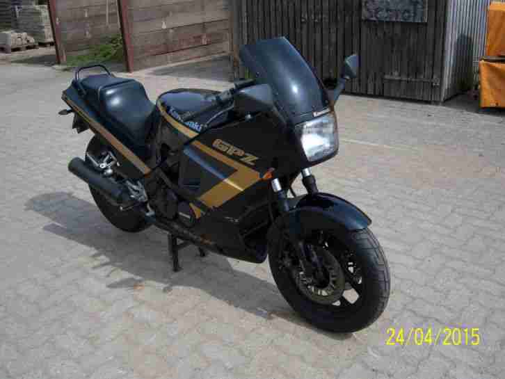 Kawasaki GPZ 600R Bj 3/90 53971 Km in schwarz gold