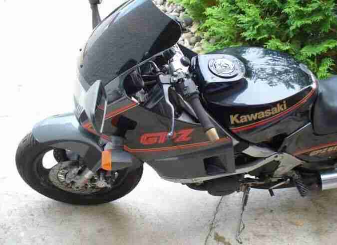 Kawasaki GPZ 600R Motorrad 4 Zylinder