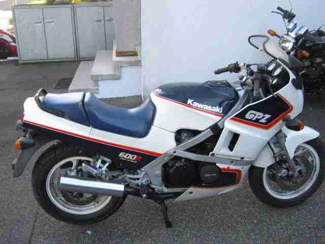 Kawasaki GPZ 600R passabler Originalzustand,Oldtimer , mit neuen Reifen;