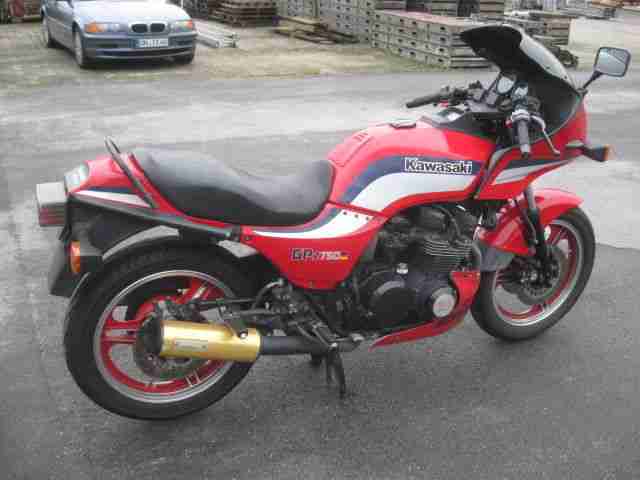 Kawasaki GPZ 750 UT aus 1987 mit TÜV 07 - 2016 wie abgebildet MOTOR LÄUFT