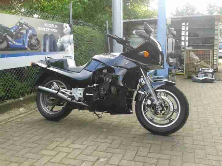 Kawasaki GPZ 900 R