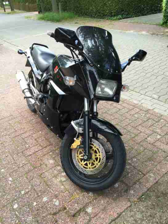 Kawasaki GPZ 900 R