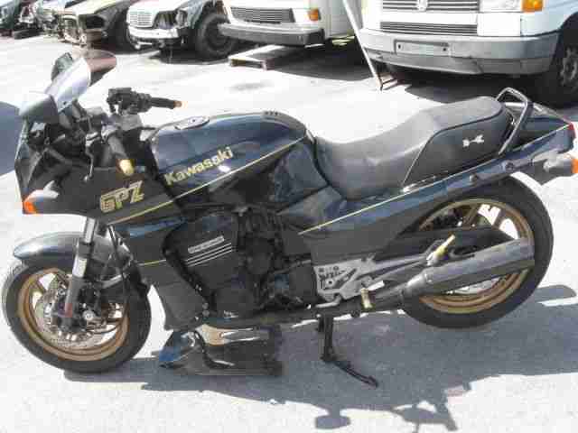 Kawasaki GPZ 900 R aus Baujahr 08 - 1989 mit Papieren und Schlüssel MOTOR DREHT