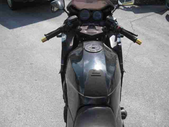 Kawasaki GPZ 900 R aus Baujahr 08 - 1989 mit Papieren und Schlüssel MOTOR DREHT