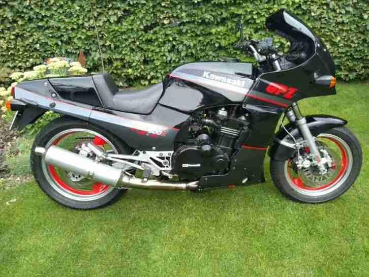 Kawasaki GPZ 900 R mit PVM Felgen