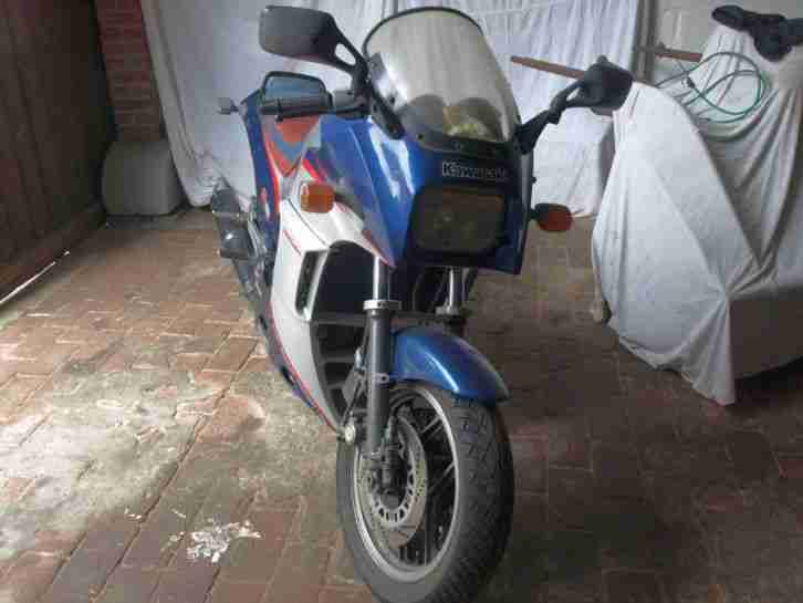 Kawasaki GPZ 900 , TÜV Neu , abgemeldet , einfach Lesen