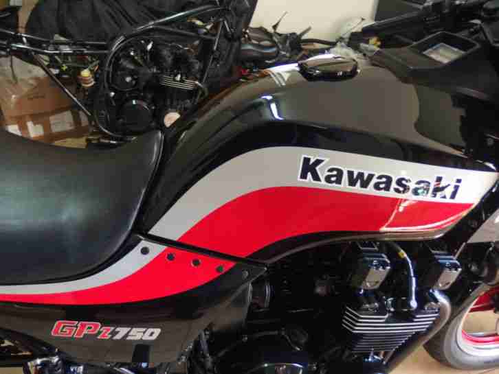 Kawasaki GPZ750 UT Restauriert US Farbgebung