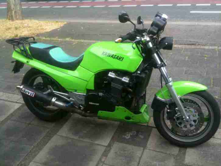 Kawasaki GPZ900 mit Motorschaden zu verkaufen