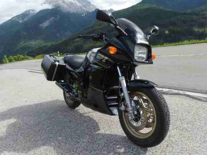 Kawasaki GPZ900R A5 Schwarz/Gold Öhlins Neuwertig!