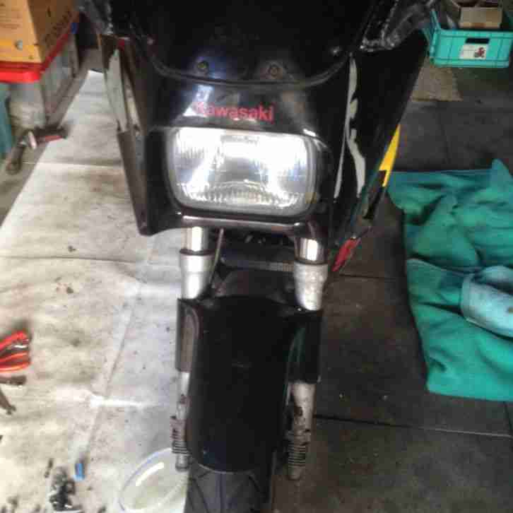Kawasaki GPZ900R an Bastler