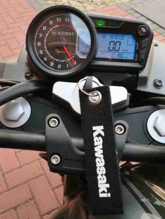 Kawasaki-Nachbau Keeway 125 ccm, max 90 kmh, Km-Stand 18,5 km, incl Zubehör