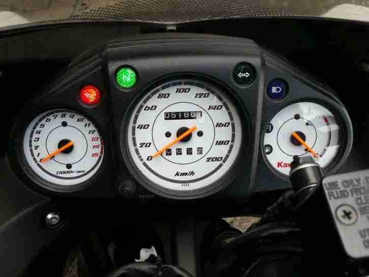 Kawasaki Ninja 250R - Baujahr 2011 - Farbe Perlmutt weiß