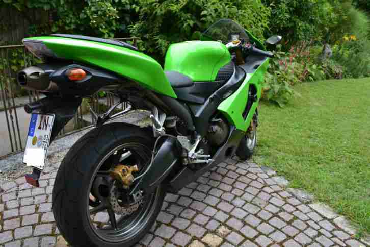 Kawasaki Ninja 636C Grün Top Zustand, fast neue Continental Sport Attack Reifen